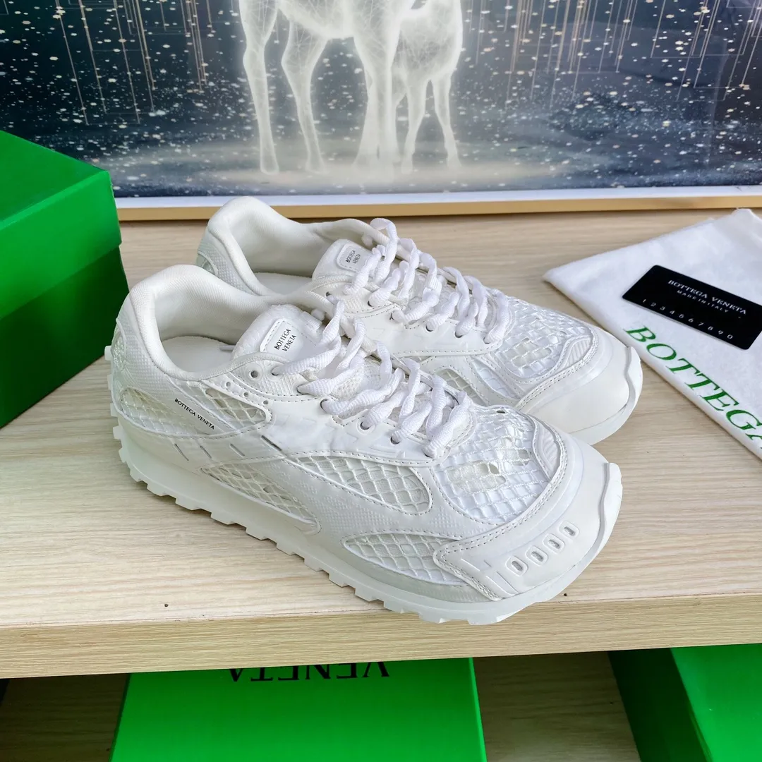 p620🐮🐮High-end version, the original 1:1 couple style new model is on the shelves🔥BV Orbit sneakers Wang Yibo's same style couple's Dad Runner sneakers, made of lightweight technical mesh fabric. Features a geometric patterned rubber outsole. The outsole is made of color-blocked TPU outsole. Size: women’s shoes 35-40, men’s shoes 39-45.